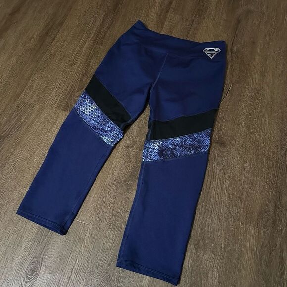 Her Universe Womens DC Superman Activewear Capri Leggings Mesh Cutout Size L - Picture 1 of 10